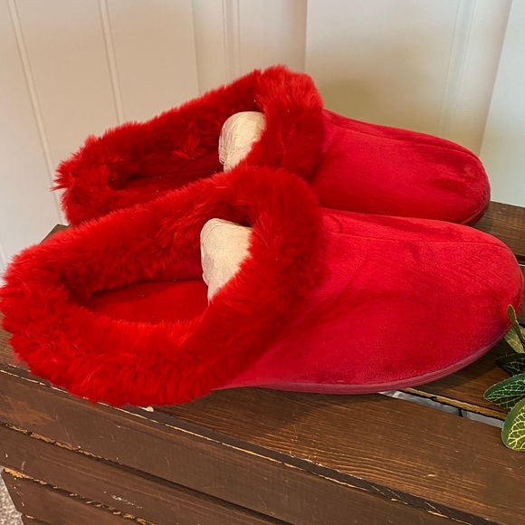 Like New! Vibrant Red Microfiber Velour Slipper - Picture 4 of 9